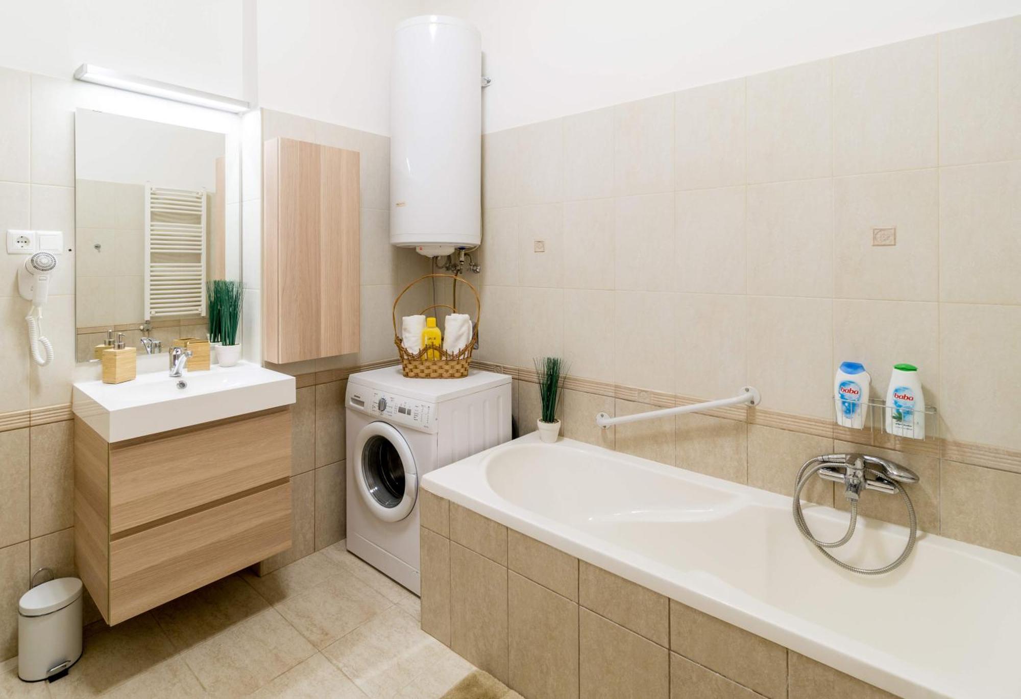 Exlcusive & City Central Located Suite By Prestige Homes Budapest Kültér fotó