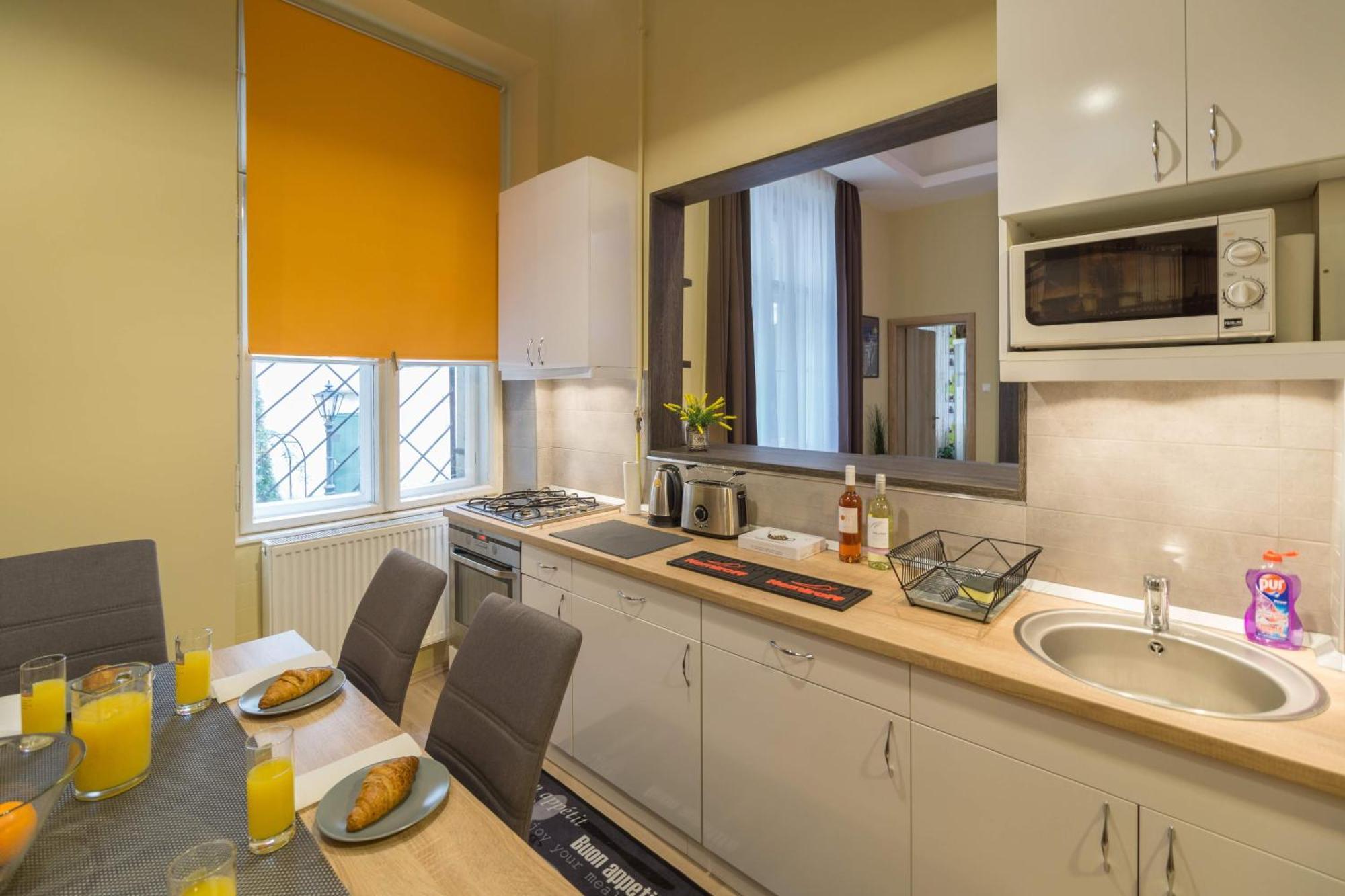 Exlcusive & City Central Located Suite By Prestige Homes Budapest Kültér fotó