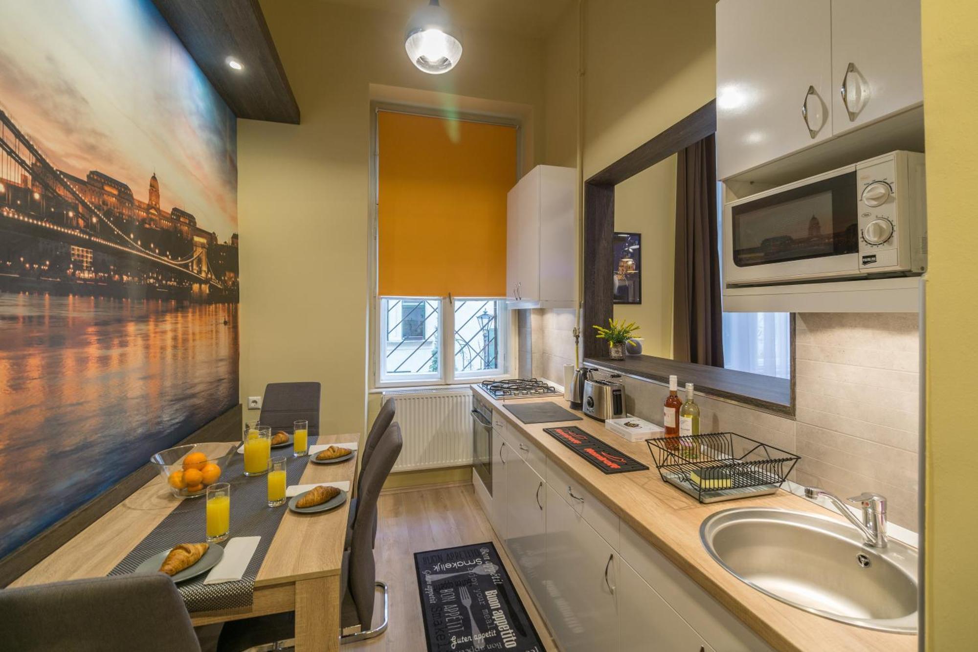 Exlcusive & City Central Located Suite By Prestige Homes Budapest Kültér fotó